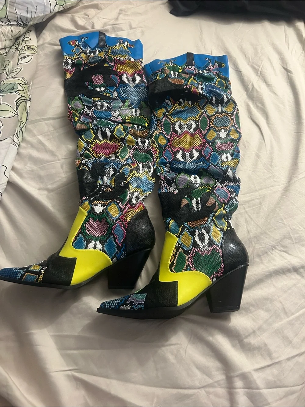 Gorgeous Statement Multicolor Snake-Print Slouchy Western over the knee boots.👢